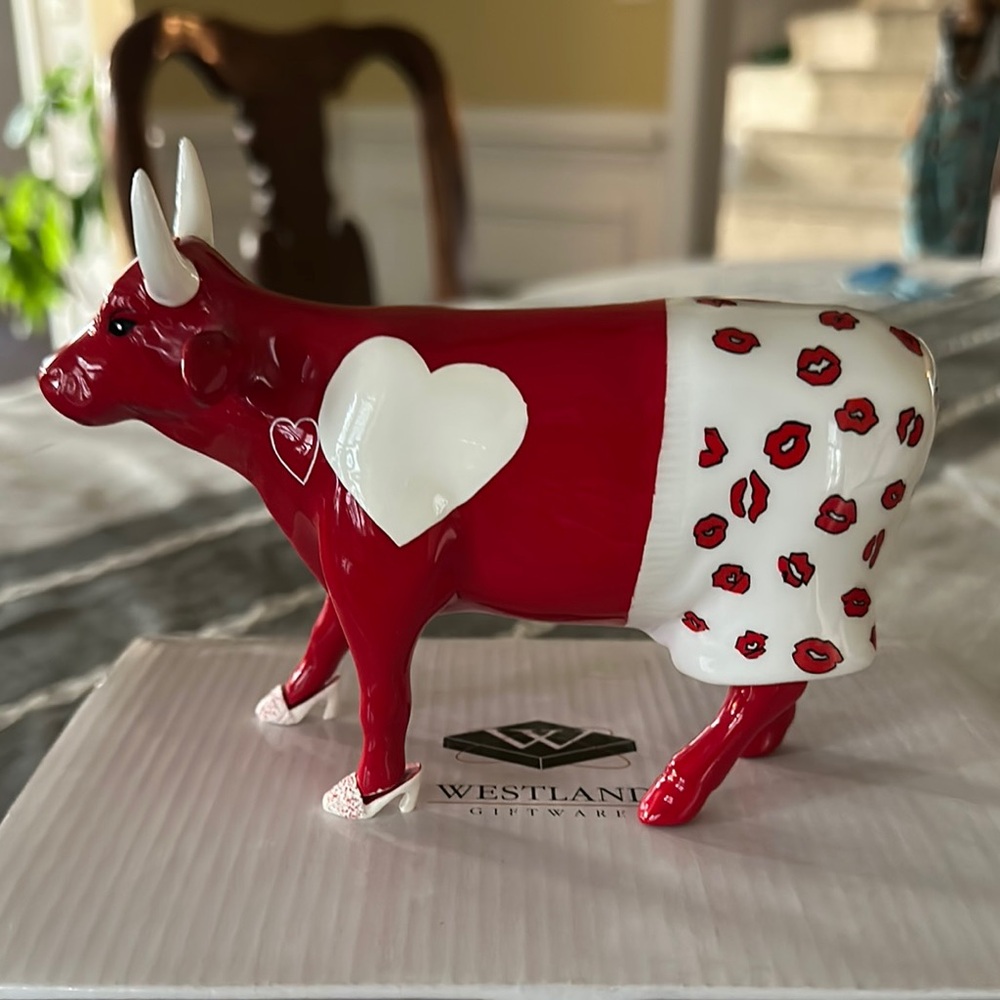 🐄2000 CowParade “Moocho Amor” Collectible Figurine – Westland Giftware | Include
